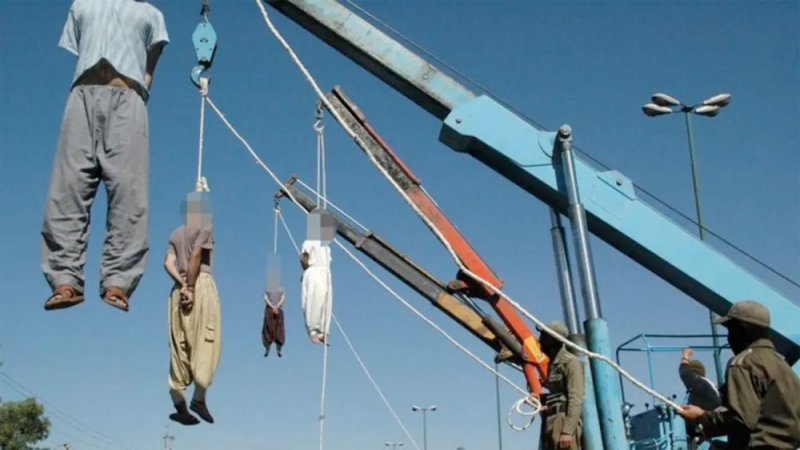 "جمهورية الإعدام".. موجة انتقادات تطال طهران