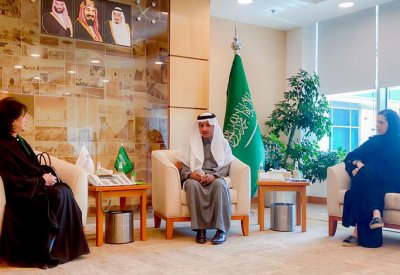 الشيخة ميّ تلتقي بوزير السياحة في السعودية