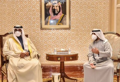 سمو الشيخ عيسى بن سلمان ينقل تعازي جلالة الملك وولي العهد رئيس مجلس الوزراء بوفاة الشيخ ناصر صباح الأحمد