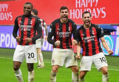 ميلان يواصل صدارة الدوري الإيطالي بعد فوزه المثير على لاتسيو