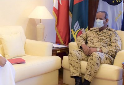 القائد العام لقوة دفاع البحرين يستقبل وزير المالية والاقتصاد الوطني
