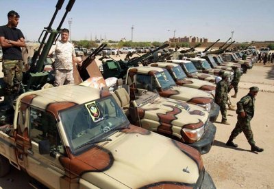 الجيش الليبي يرصد حشوداً قرب "الخط الأحمر".. ويحذر بشدة