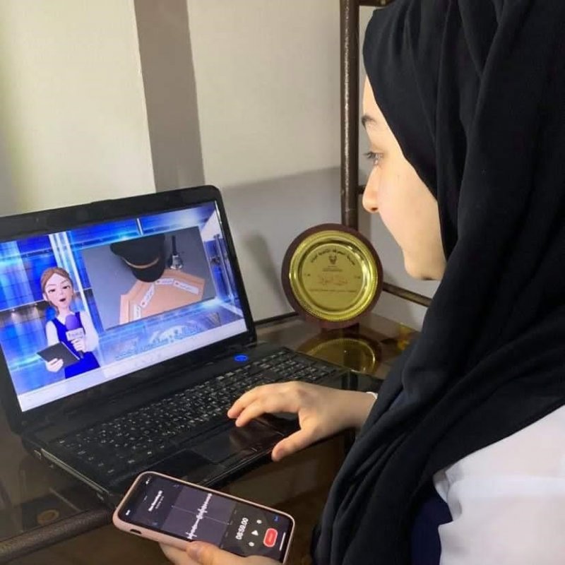 طالبات "المعرفة" يقدمن فقرات الإذاعة الرقمية بصور رمزية جاذبة