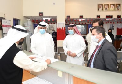 وزير المواصلات والاتصالات يتفقد العمل في قسم ترخيص السفن الصغيرة