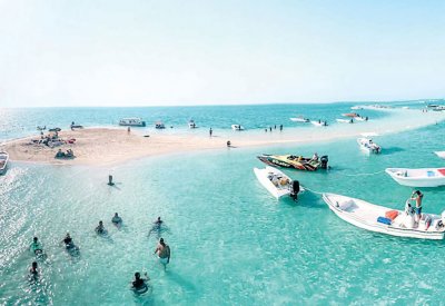 البحرين تتألق بجمال شواطئها بالرغم من المستهترين