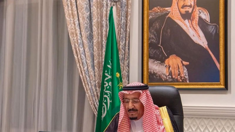 الملك سلمان يكلف أمين مجلس التعاون الخليجي بنقل الدعوات لحضور القمة المقبلة