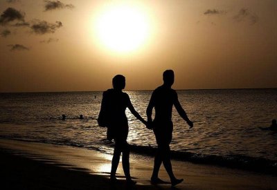 ذهبا في نزهة رومانسية.. وحصلا على الأغلى من الذهب