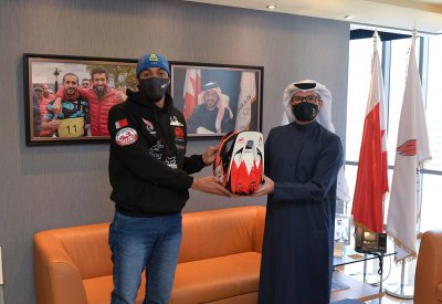 النصف يطلع على استعدادات سلمان محمد للمشاركة برالي داكار العالمي