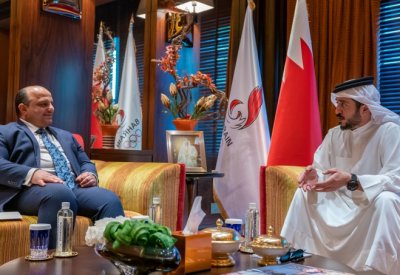 خالد بن حمد يطلع على استعدادات "رجال اليد"