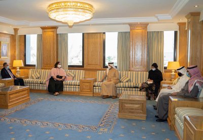 عبدالله بن أحمد يؤكد رعاية البحرين للعمالة الوافدة