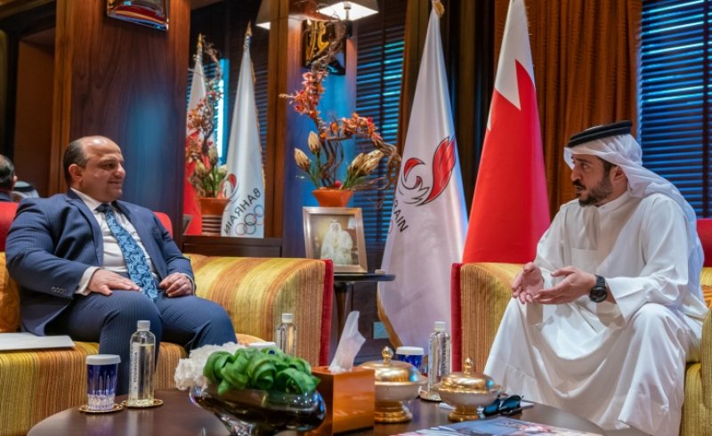 خالد بن حمد يطلع على استعدادات "رجال اليد"