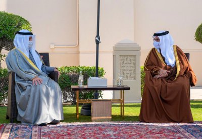 سمو ولي العهد رئيس الوزراء يتسلم رسالة خطية موجهة لجلالة الملك من سمو أمير الكويت