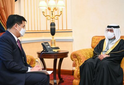 سمو نائب رئيس مجلس الوزراء يستقبل مبعوث الرئيس الفلبيني