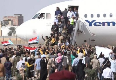 انفجاران في مطار عدن لحظة وصول الحكومة اليمنية
