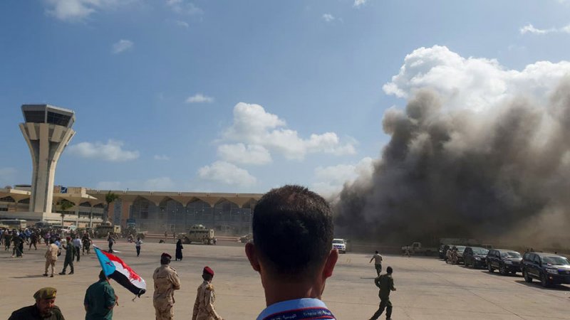 هادي: إرهاب الحوثي لن يثني الحكومة عن ممارسة مهامها
