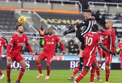 نيوكاسل يفسد فرحة أعياد الميلاد في ليفربول