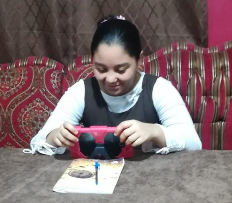 إعدادية مدينة حمد تساعد طالبة على التخلص من الصمت الاختياري