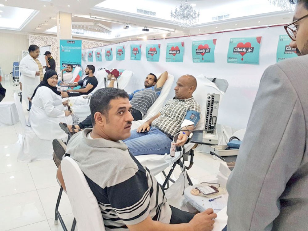 متبرعون ضمن حملة الإمام زين العابدين صورة أرشيفية