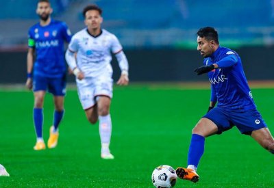 الهلال يتعادل بصعوبة مع الشباب في الدوري السعودي