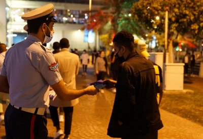 بالصور..نائب رئيس الأمن العام: غلق ومخالفة مطاعم ومنشآت سياحية لم تلتزم بتدابير كورونا