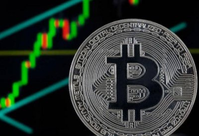 للمرة الأولى.. "رقم لا يصدق" لسعر عملة "بتكوين"