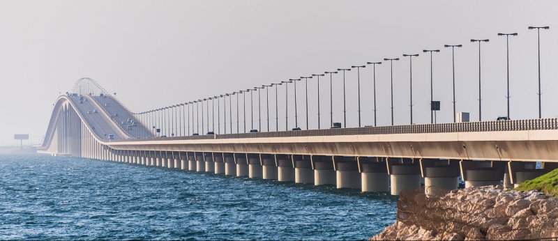 جسر الملك فهد يصدر تعليماته للدخول إلى البحرين