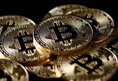 بيتكوين تخسر 10% من مستواها القياسي.. 12 عاما على انطلاقها وكلمتي سر!