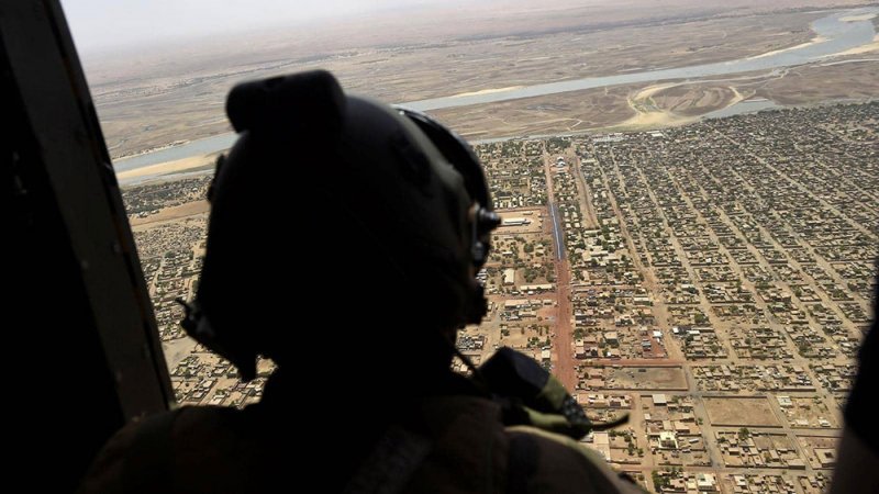 فرنسا تلمح إلى تخفيض عدد جنودها في قوة برخان