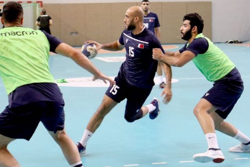 مواجهة منتخبنا والجزائر "مهددة بالإلغاء"