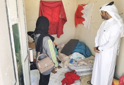 عائلة من 6 أفراد يتكدسون في غرفة 3x3 أمتار