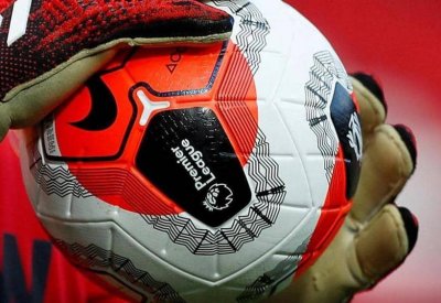 رغم الإغلاق.. جونسون يمنح الدوري الإنجليزي "قبلة الحياة"