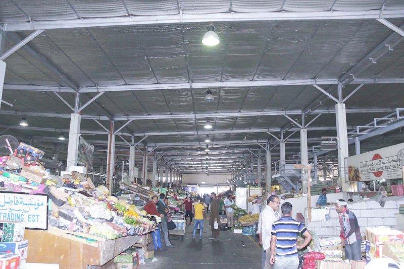 البلديات تطالب تجار السوق المركزي بدفع رسوم بلدية لـ 35 سنة