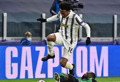كوادرادو ثاني لاعب من يوفنتوس يصاب بفيروس كورونا