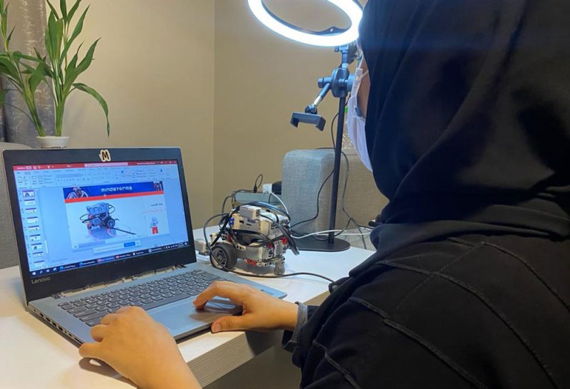 7 مدارس ثانوية تتدرب عن بعد على استخدام الروبوت في التعليم
