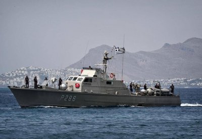 اصطدام سفينتين يونانية وتركية.. وأنقرة تمهد لمناورات عسكرية