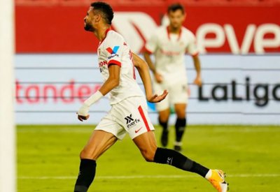 إشبيلية يفوز على ريال سوسيداد 3-2 بالدوري الإسباني