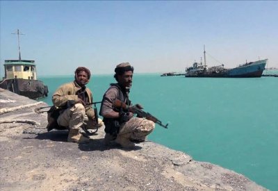 اليمن.. ورشة حوثية بإشراف خبراء إيرانيين لتفخيخ القوارب وتهديد الملاحة