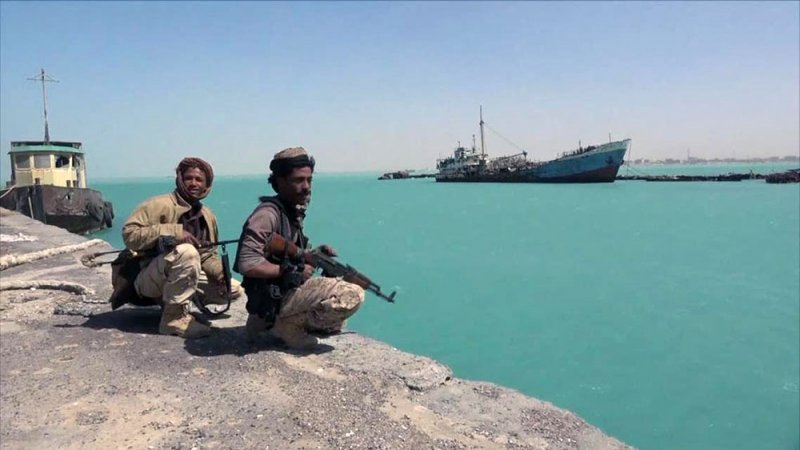 اليمن.. ورشة حوثية بإشراف خبراء إيرانيين لتفخيخ القوارب وتهديد الملاحة