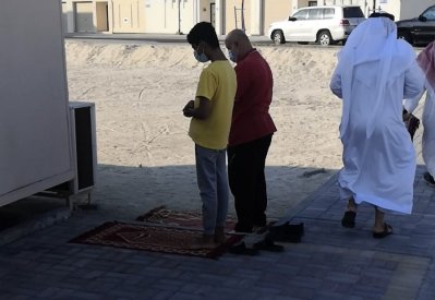 كبائن مدينة سلمان تضيق بالمصلين