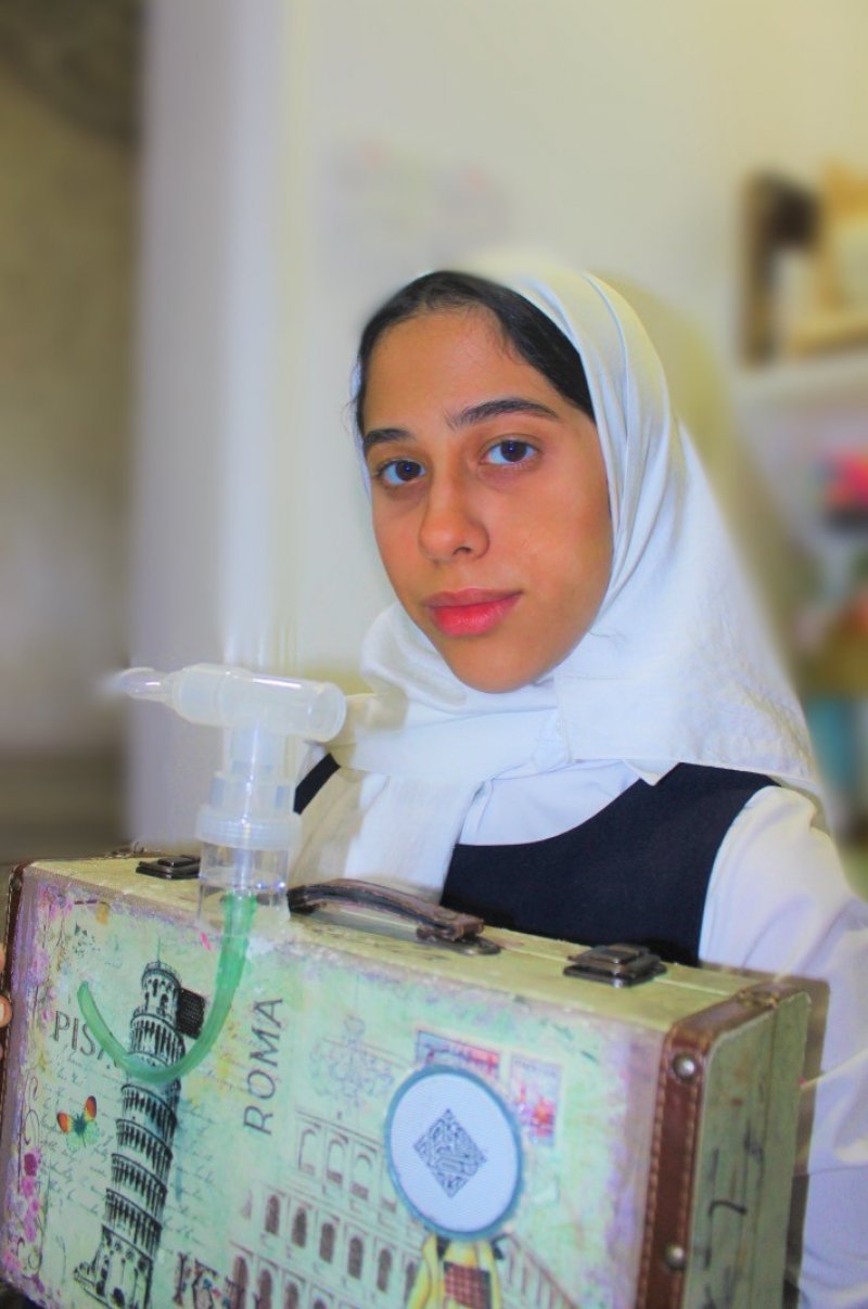 طالبة بثانوية المعرفة تصنع حقيبة تعقيم بالبخار
