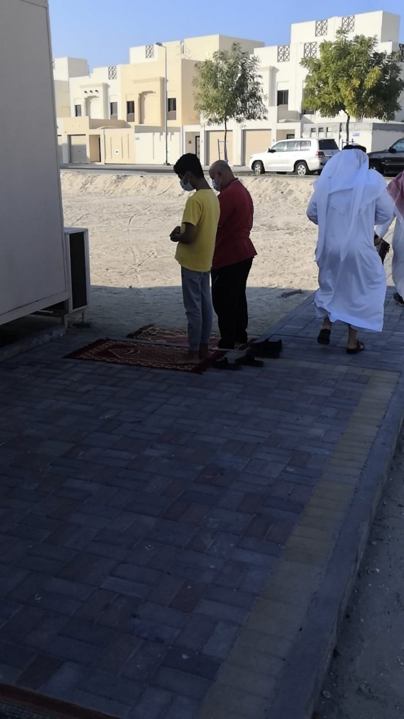 كبائن مدينة سلمان تضيق بالمصلين
