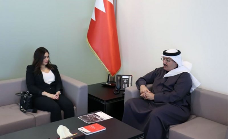 الرئيس التنفيذي لمؤسسة التنظيم العقاري يستقبل مثمنين بحرينيين