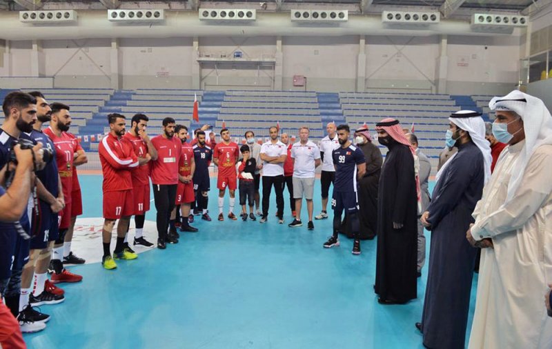 عيسى بن علي يشهد تدريبات منتخب اليد ويحث اللاعبين على الظهور المشرف