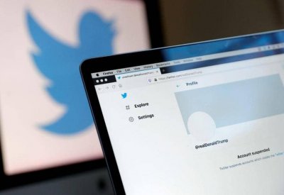 سهم تويتر يهوي بعد تعليق حساب ترامب
