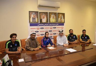 مدينة عيسى يوقع عقود رسمية مع لاعبات الكرة النسائية