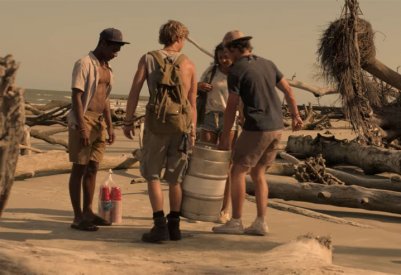 دعوى قضائية ضد كتاب مسلسل "Outer Banks"