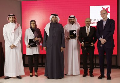 رئيس مجلس إدارة شركة بتلكو يكرم الموظفين الفائزين بجائزة "Chairman’s Award"