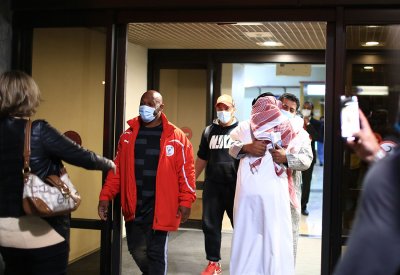 بالصور: عودة المواطنين من قطر إلى أرض الوطن سالمين