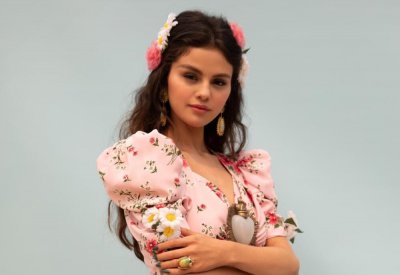 سيلينا غوميز تطرح أغنية اسبانية De Una Vez