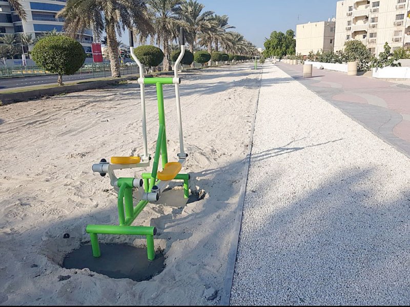 “الأشغال” تتجاوب مع “البلاد” وتزيِّن ممشى الكنكري بالألعاب الرياضية